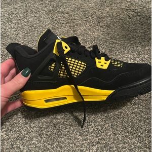 Air Jordan 4 Retro GS 'Thunder' 2023 – Size US 4 Y